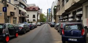 In jurul strazii Buzesti, cu numeroase restaurante, cafenele si alte localuri