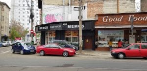 In jurul strazii Buzesti, cu numeroase restaurante, cafenele si alte localuri