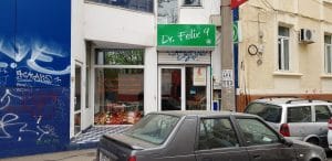 In jurul strazii Buzesti, cu numeroase restaurante, cafenele si alte localuri