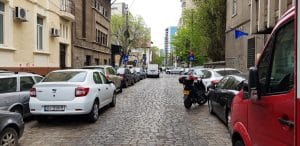 In jurul strazii Buzesti, cu numeroase restaurante, cafenele si alte localuri