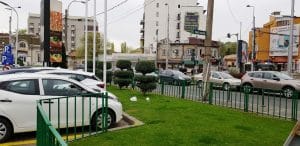 In jurul strazii Buzesti, cu numeroase restaurante, cafenele si alte localuri