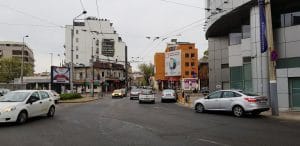 In jurul strazii Buzesti, cu numeroase restaurante, cafenele si alte localuri