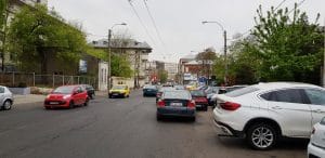 In jurul strazii Buzesti, cu numeroase restaurante, cafenele si alte localuri