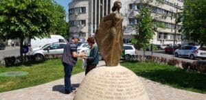 Piata Bucur, cu Clubul si Memorialul Colectiv si restaurantul vietnamez Thang Long
