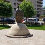 Piata Bucur, cu Clubul si Memorialul Colectiv si restaurantul vietnamez Thang Long