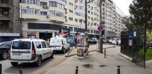 Piata Lahovary, cu restaurantele COS, The Embassy, Avalon, Benihana, Trattoria Romana si altele