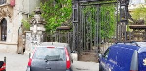 Piata Lahovary, cu restaurantele COS, The Embassy, Avalon, Benihana, Trattoria Romana si altele