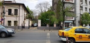 Piata Lahovary, cu restaurantele COS, The Embassy, Avalon, Benihana, Trattoria Romana si altele