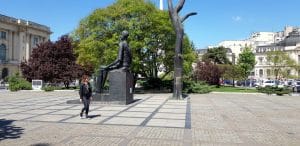 Piata Revolutiei din Bucuresti, cu Restaurantul Medieval Excalibur