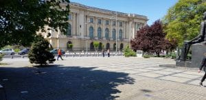 Piata Revolutiei din Bucuresti, cu Restaurantul Medieval Excalibur