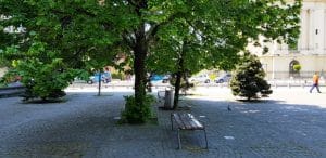 Piata Revolutiei din Bucuresti, cu Restaurantul Medieval Excalibur