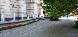 Piata Revolutiei din Bucuresti, cu Restaurantul Medieval Excalibur