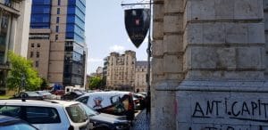 Piata Revolutiei din Bucuresti, cu Restaurantul Medieval Excalibur