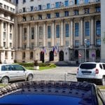 Piata Revolutiei din Bucuresti, cu Restaurantul Medieval Excalibur