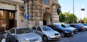 Piata Revolutiei din Bucuresti, cu Restaurantul Medieval Excalibur