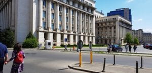 Piata Revolutiei din Bucuresti, cu Restaurantul Medieval Excalibur