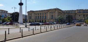 Piata Revolutiei din Bucuresti, cu Restaurantul Medieval Excalibur