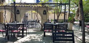 Piccadilly, restaurant international cu terasa in strada Vulturilor din Bucuresti