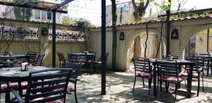 Piccadilly, restaurant international cu terasa in strada Vulturilor din Bucuresti