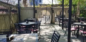 Piccadilly, restaurant international cu terasa in strada Vulturilor din Bucuresti