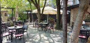 Piccadilly, restaurant international cu terasa in strada Vulturilor din Bucuresti