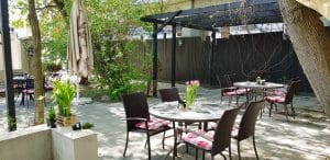 Piccadilly, restaurant international cu terasa in strada Vulturilor din Bucuresti