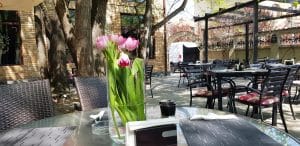 Piccadilly, restaurant international cu terasa in strada Vulturilor din Bucuresti