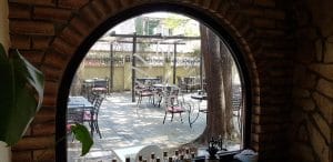 Piccadilly, restaurant international cu terasa in strada Vulturilor din Bucuresti