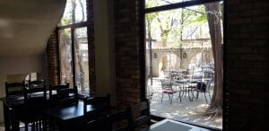 Piccadilly, restaurant international cu terasa in strada Vulturilor din Bucuresti