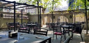 Piccadilly, restaurant international cu terasa in strada Vulturilor din Bucuresti