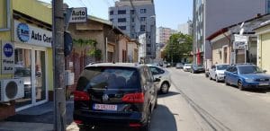 Strada Iancu Capitanu cu Biserica Pantelimon, restaurantele El Torito si Karishma