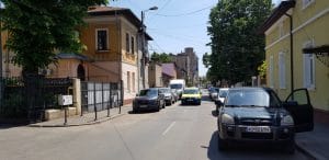 Strada Iancu Capitanu cu Biserica Pantelimon, restaurantele El Torito si Karishma