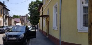 Strada Iancu Capitanu cu Biserica Pantelimon, restaurantele El Torito si Karishma