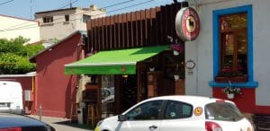 Strada Iancu Capitanu cu Biserica Pantelimon, restaurantele El Torito si Karishma