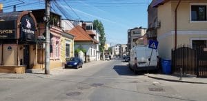 Strada Iancu Capitanu cu Biserica Pantelimon, restaurantele El Torito si Karishma