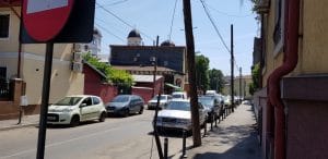 Strada Iancu Capitanu cu Biserica Pantelimon, restaurantele El Torito si Karishma