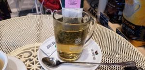 The Coffee Shop Amzei, cafenea cu o cafegita acra si cu una normala