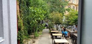 BITE, restaurant boem cu mai multe terase in strada Matasari din Bucuresti