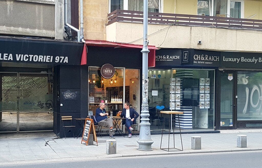 OKfea, cafenea mica si juice bar in Calea Victoriei din Bucuresti
