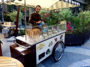 Opening Party pentru terasa La Strada a hotelului Athenee Palace Hilton din Bucuresti