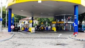 Strada Mihail Eminescu pe la Tunari, cu Trattoria Julya si bistroul Mon Paris