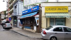 Strada Mihail Eminescu pe la Tunari, cu Trattoria Julya si bistroul Mon Paris