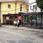 Strada Mihail Eminescu pe la Tunari, cu Trattoria Julya si bistroul Mon Paris
