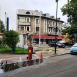 Strada Mihail Eminescu pe la Tunari, cu Trattoria Julya si bistroul Mon Paris