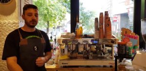 5 to Go Brezoianu, cafenea mica si boema, pentru cei de la Palatul Universul