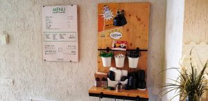 5 to Go Brezoianu, cafenea mica si boema, pentru cei de la Palatul Universul