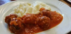 Casa Jienilor din strada Fainari, restaurant traditional romanesc