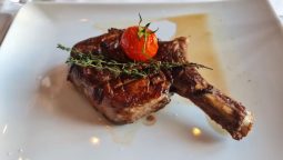 Cină cu femei frumoase la Savart Restocracy