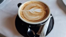 Cină cu femei frumoase la Savart Restocracy