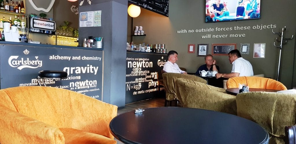 Newton Coffees & Cocktails, cafenea in J L Calderon colt cu Thomas Masaryk Newton Coffees & Cocktails, cafenea in J L Calderon colt cu Thomas Masaryk